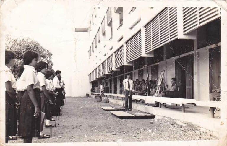 อาคารเรียนในอดีต