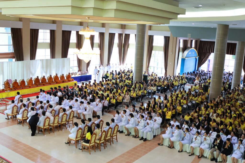 มหาวิทยาลัยราชภัฏสุราษฎร์ธานีจัดพิธีสวดพระพุทธมนต์และพิธีวางพวงมาลา เนื่องในวันนวมินทรมหาราช ประจำปี ๒๕๖๘