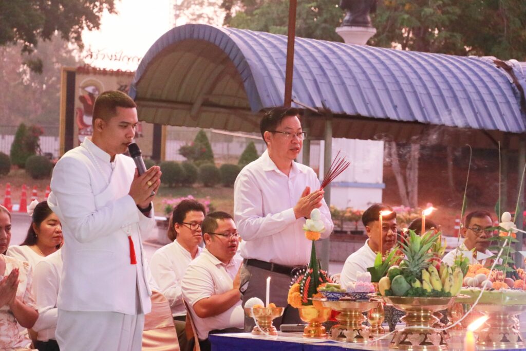 อธิการบดี มรส. นำบุคลากรสืบสานสงกรานต์ไทย สรงน้ำ ‘หลวงพ่อพระพุทธโสธร’ เสริมสิริมงคลชีวิต