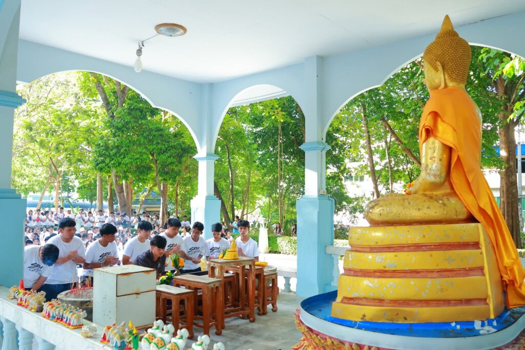 มรส.จัดกิจกรรมทำบุญตักบาตรข้าวสารอาหารแห้ง และสักการะพระพุทธรูปหลวงพ่อพุทธโสธร พระพุทธรูปประจำมหาวิทยาลัย เพื่อความสิริมงคลแก่น้อง ๆ นักศึกษาใหม่
